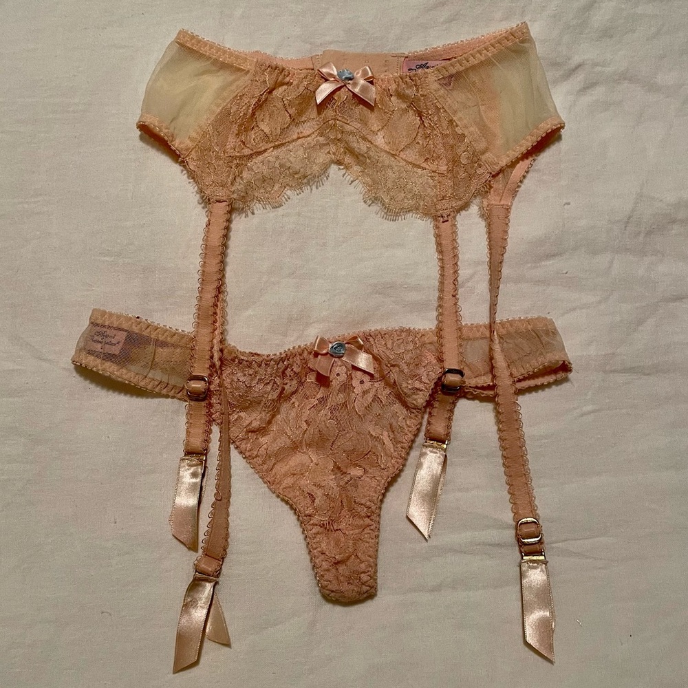 super sexy peach lace AgentProvocateur suspenders & matching thong
